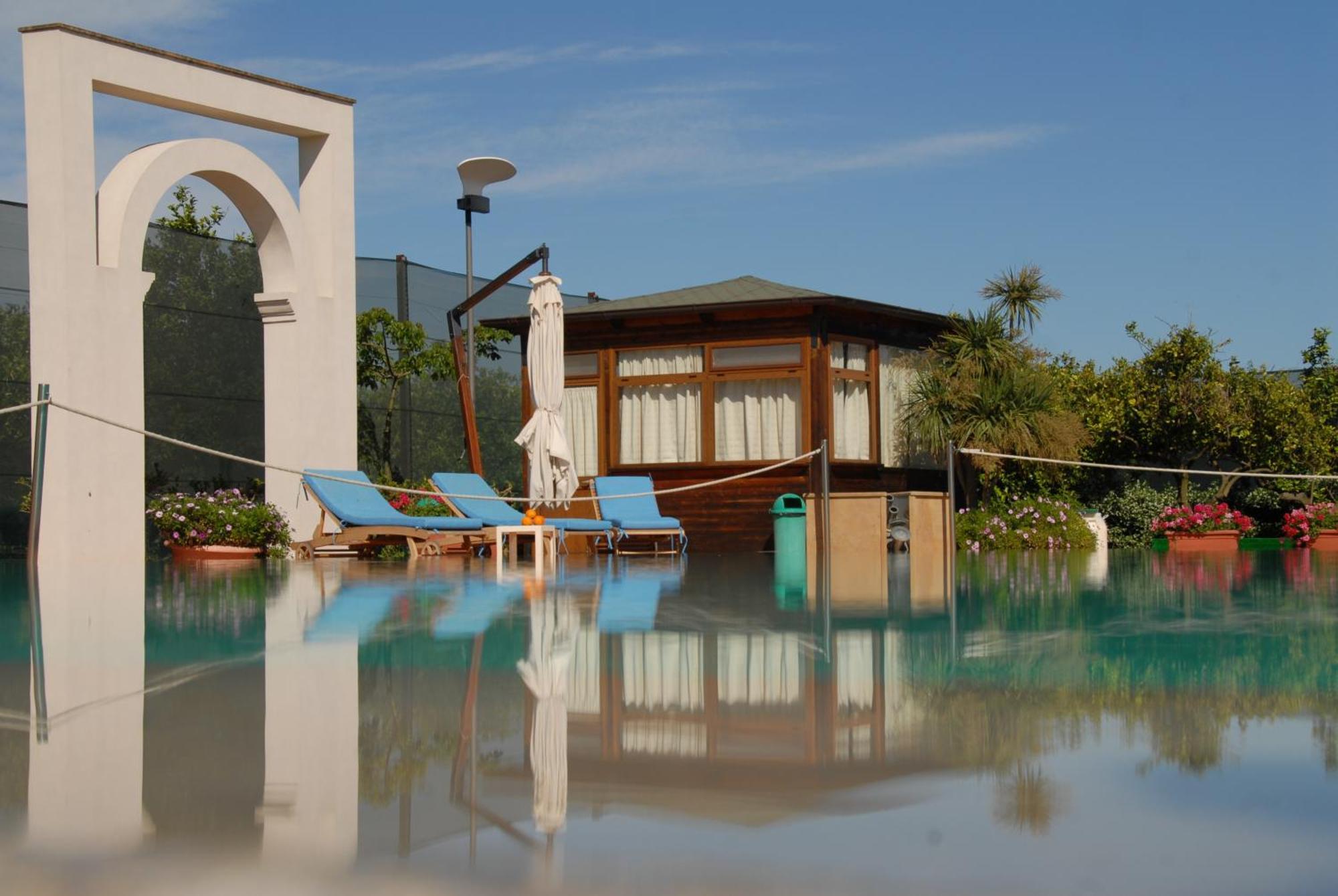 Hotel Villa Palocla شاكا المظهر الخارجي الصورة