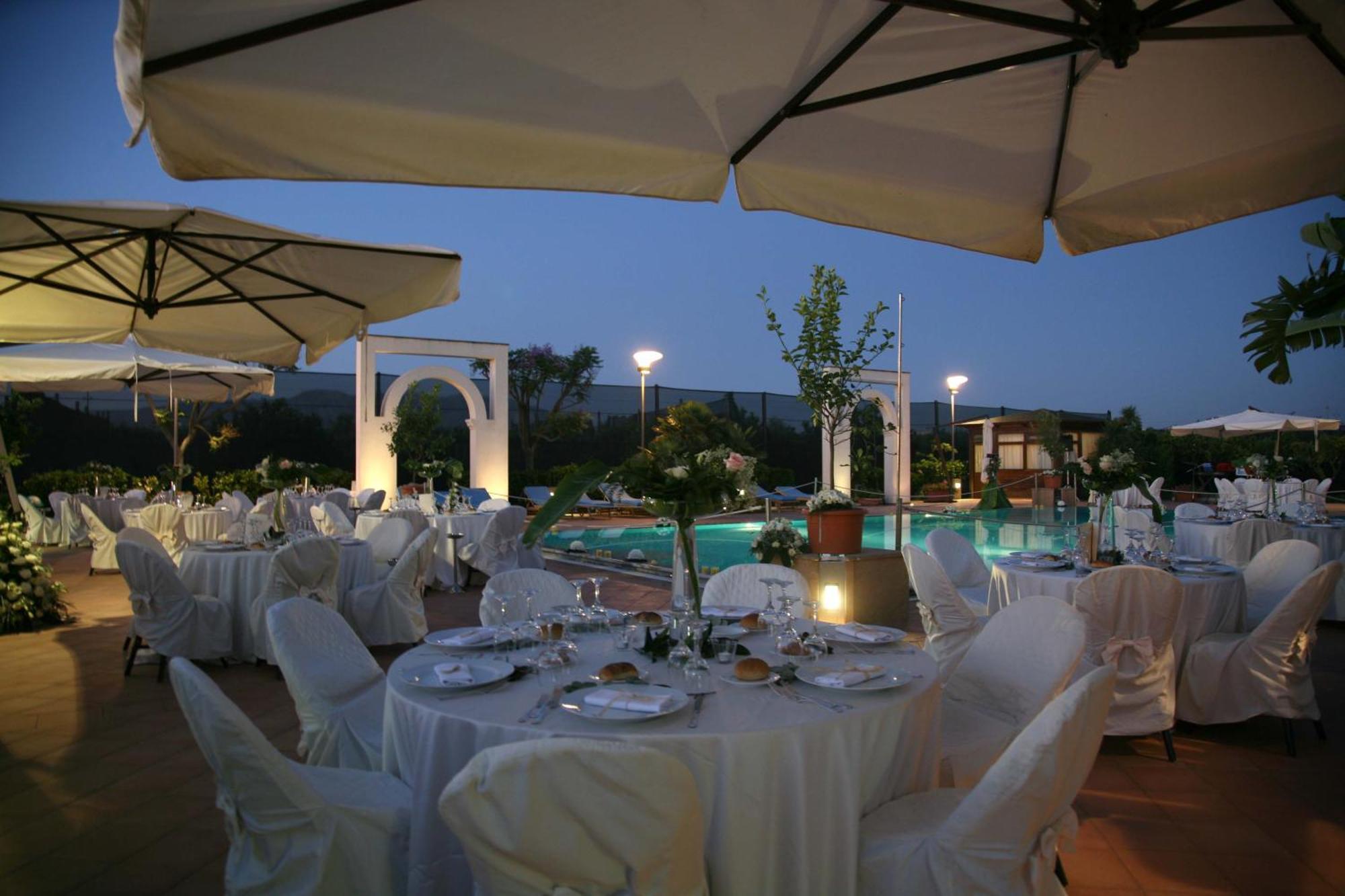 Hotel Villa Palocla شاكا المظهر الخارجي الصورة