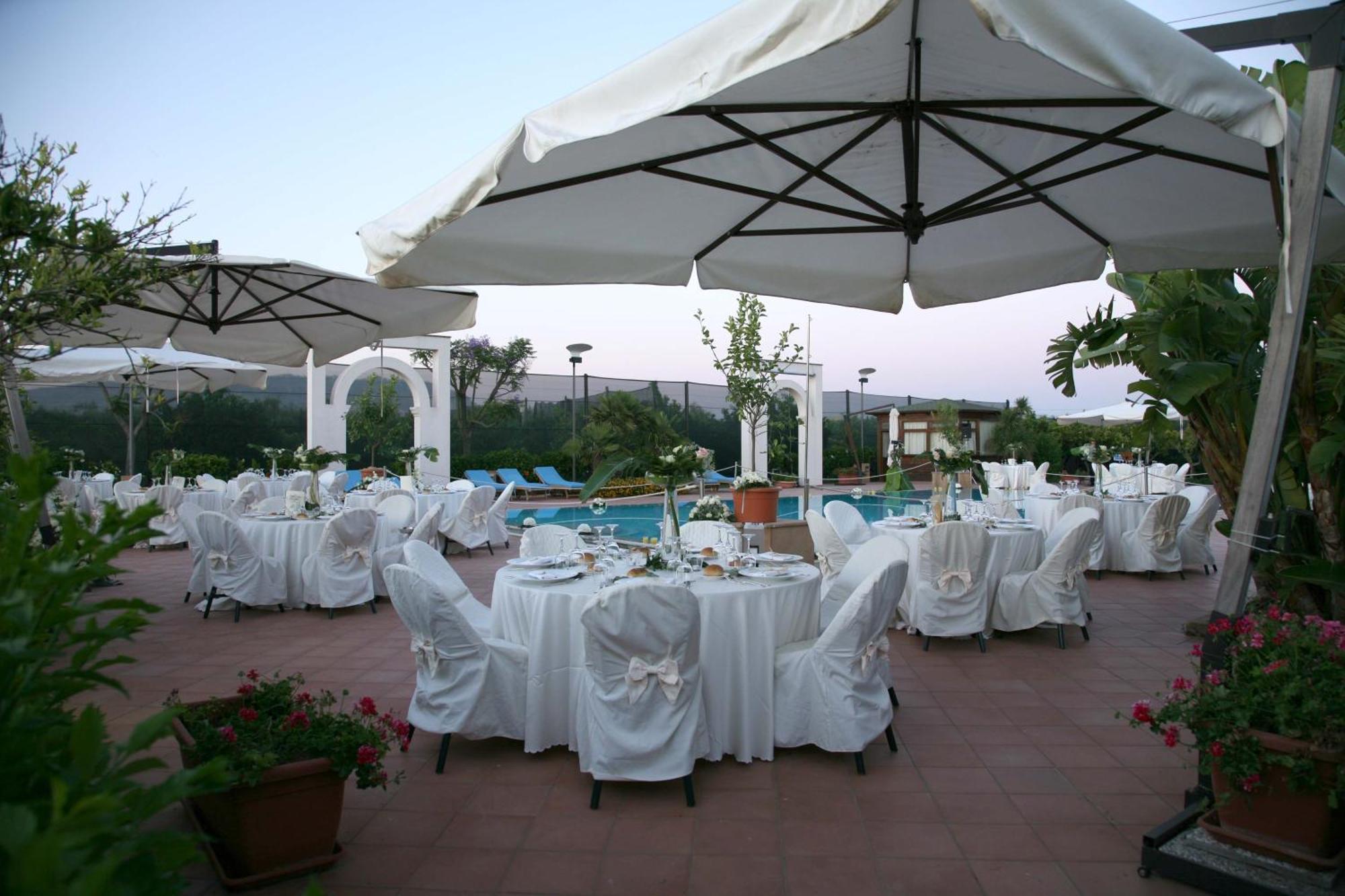 Hotel Villa Palocla شاكا المظهر الخارجي الصورة