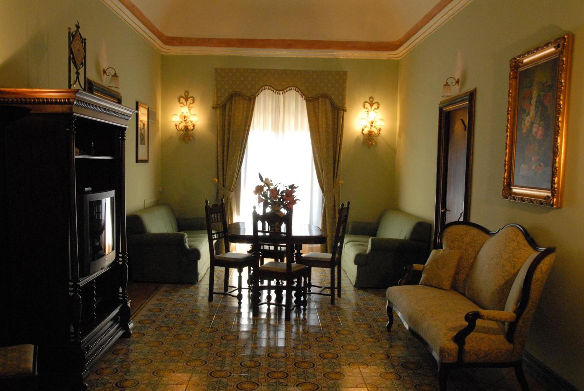 Hotel Villa Palocla شاكا المظهر الخارجي الصورة