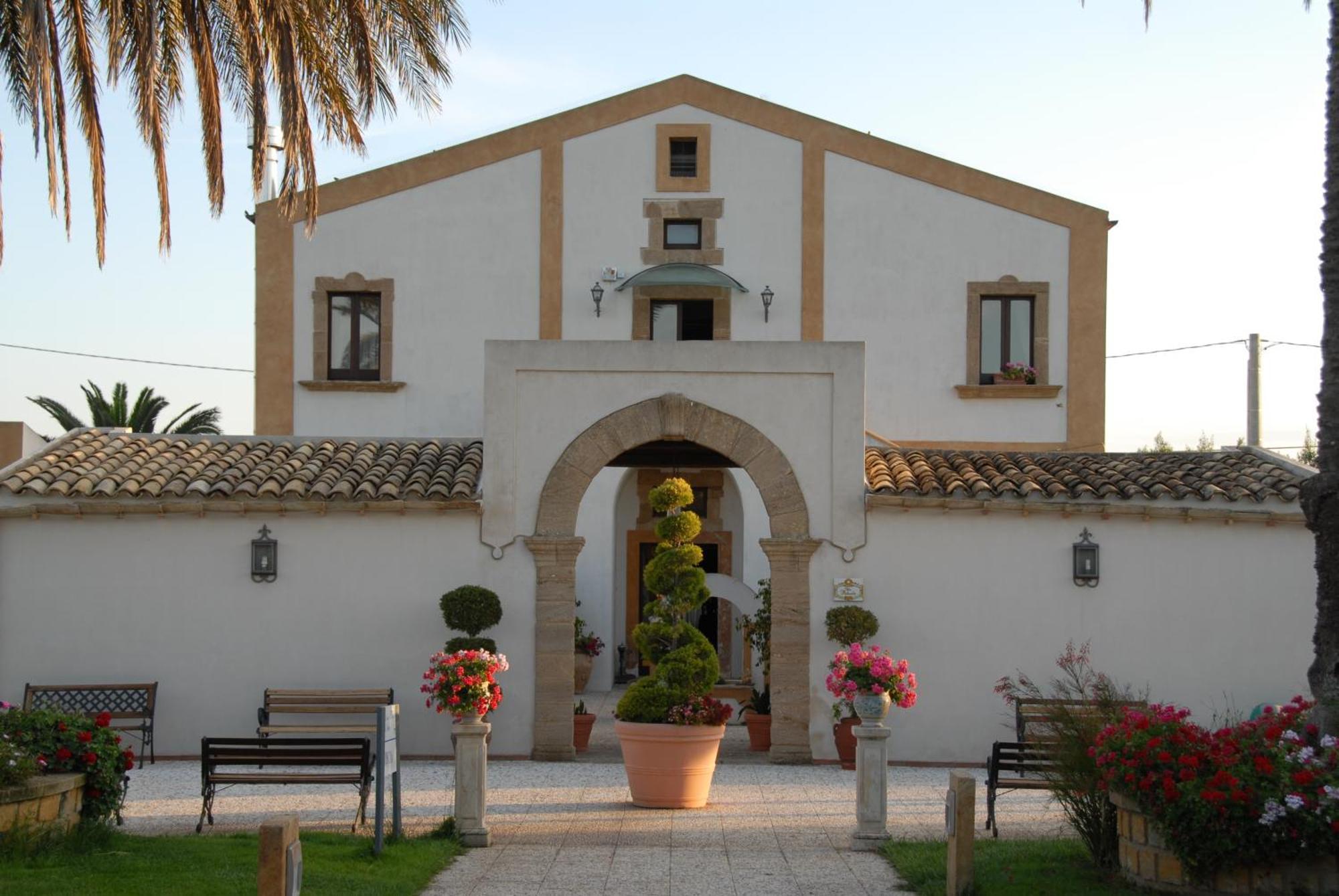 Hotel Villa Palocla شاكا المظهر الخارجي الصورة