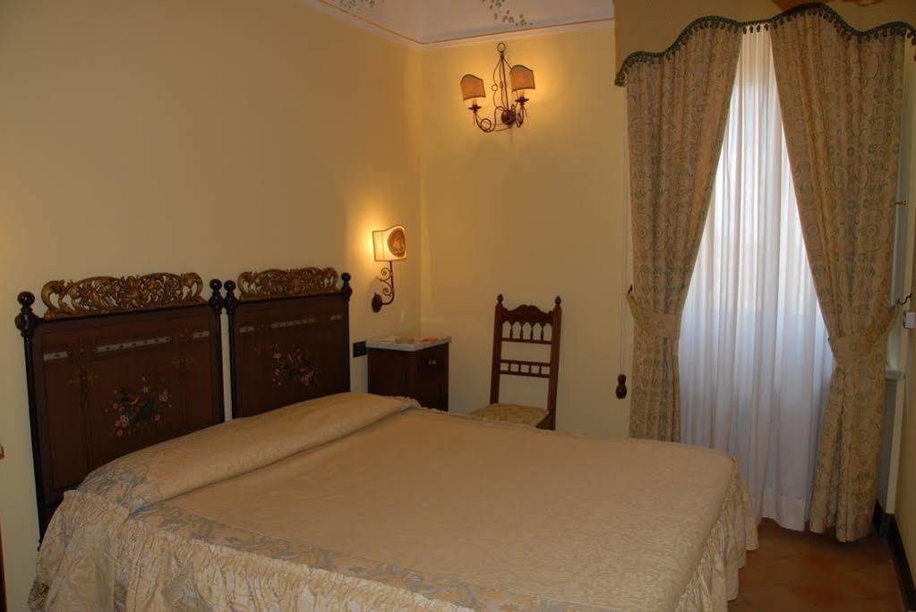 Hotel Villa Palocla شاكا المظهر الخارجي الصورة